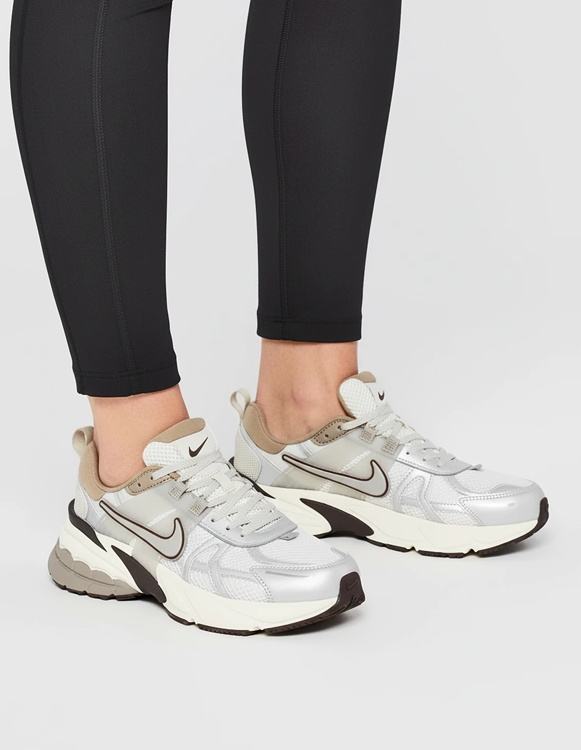 کفش دویدن زنانه نایکی V2K Run W