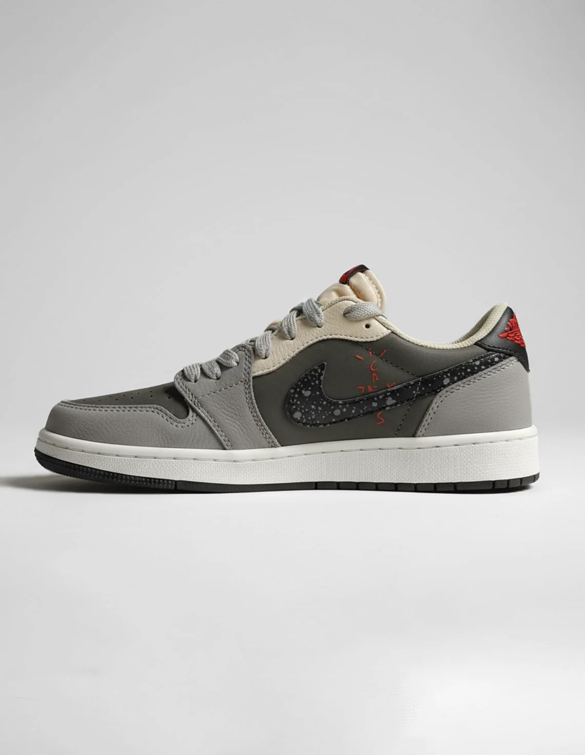 کفش روزانه زنانه نایک Nike Jordan 1 Low Travis Scott W